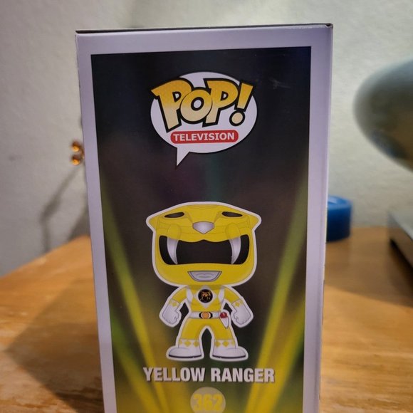 Mighty Morphin Power Rangers Yellow Ranger Funko Pop - Picture 4 of 12